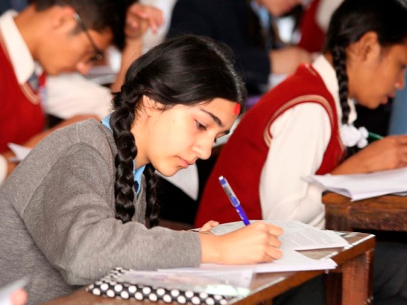 एसईई परीक्षा रोकिएका विद्यार्थीहरुलाई शैक्षिक वर्ष खेर जान नदिने सरकारकाे आश्वासन