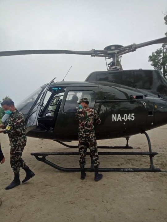 सालनाल अड्किएकी खोटाङकी एक सुत्केरीलाई हेलीकोप्टरमार्फत काठ्माण्डौं पठाइयो