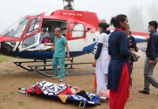 खोटाङकी एक सुत्केरी महिलालाई हेलीकोप्टरमार्फत उद्धार