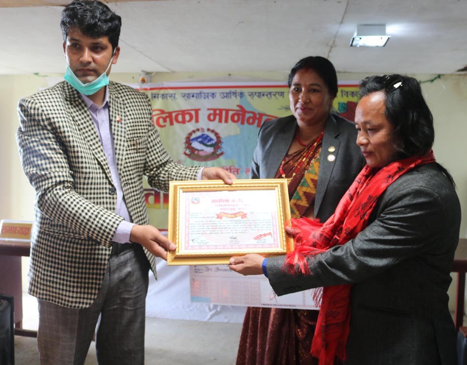 पत्रकार केदार मगर पुरस्कृत