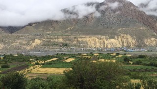 बादलको घुम्टोमुनि जोमसोम बजार