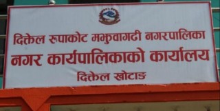 नगरपालिकालाई खरको छानामुक्त बनाईदै