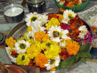 पूजापछि ओइलाएको फूल कहाँ सेलाउने ?