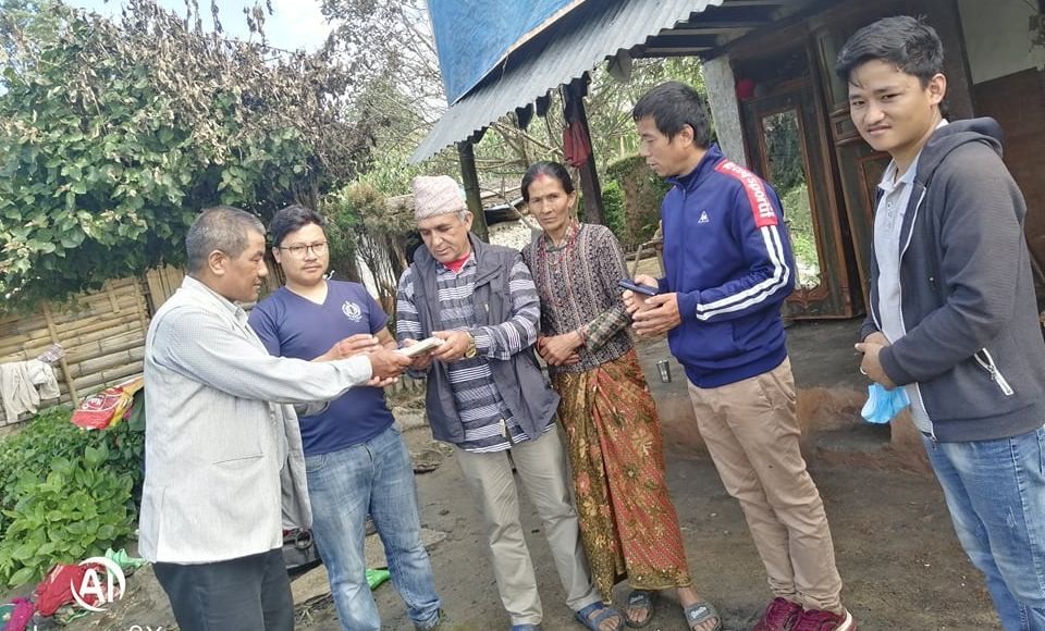 अग्नि पिडित परिवारलाई आर्थिक सहयोग