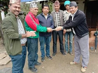 अग्नी पिडितलाई खोटाङ कुबेत सम्पर्क मञ्चको आर्थिक सहयोग