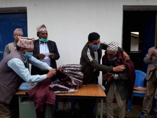 खोटाङका ज्येष्ठ नागरिकलाई ज्याकेट