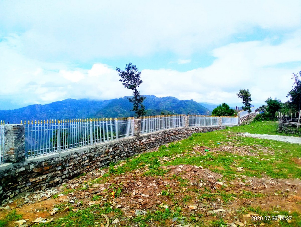 हलेशीमा निर्माणाधीन ‘रक गार्डेन’मा घेराबारा हाल्न सुरु