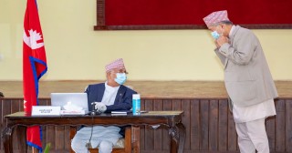 अर्थ र सञ्चारमन्त्री डा. खतिवडाले राजीनामा दिएपछि मन्त्रालयको कार्यभार प्रधानमन्त्रीलाई