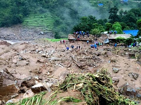 सिन्धुपाल्चोक बाह्रबिसेको पहिरोमा हराएकामध्ये ४ जनाको शव भेटियो, उद्धार कार्य जारी
