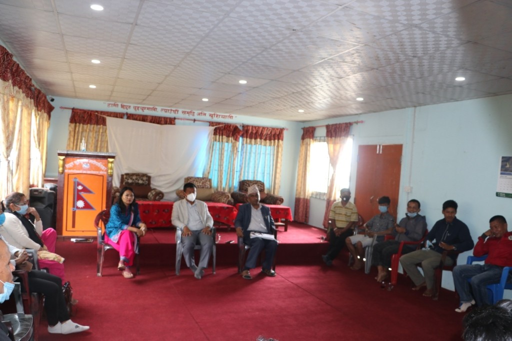 गाउँपालिका र ट्याक्टर व्यवसायीको सहकार्यमा सडक मर्मतको तयारी 