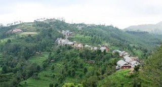 पहिरोका कारण खोटाङको ऐसेलुखर्कका ११ घर जोखिममा