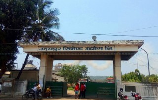 पुनः नियुक्तिको माग गर्दै उदयपुर सिमेन्टका मजदूर आन्दोलित