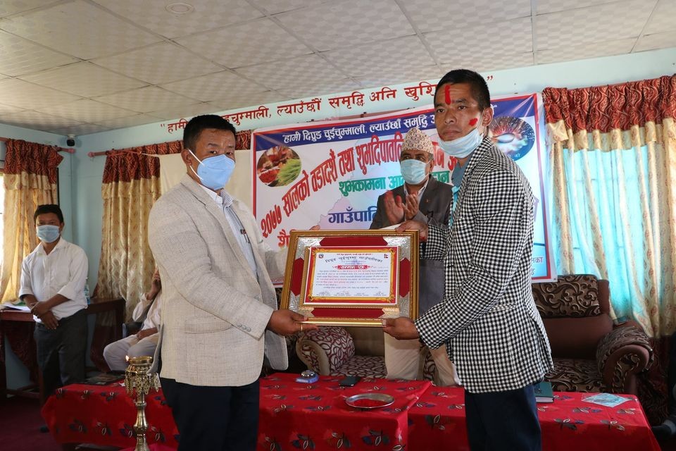 उत्कृष्ट विव्यास, शिक्षक र विद्यार्थीलाई गाउँपालिकाको सम्मान र पुरस्कार