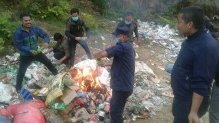 खोटाङको ऐसेलुखर्कमा भारी मात्रामा म्याद नाघेका खाद्य सामग्री बरामद