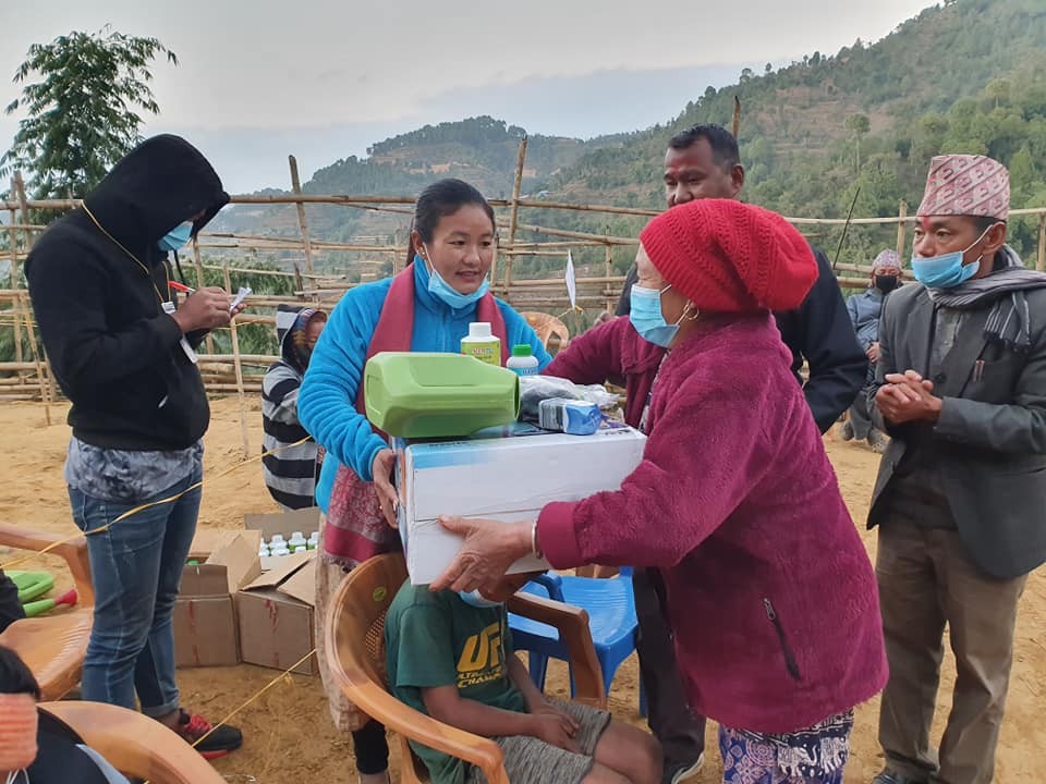 हलेसी सल्लेका किसानलाई बीउ तथा कृषि सामग्री वितरण