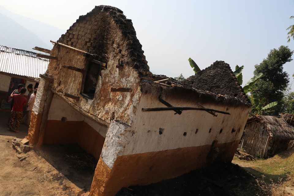 आगालागी भई नष्ट भएको गौरवबहादुर राईको घर.jpg