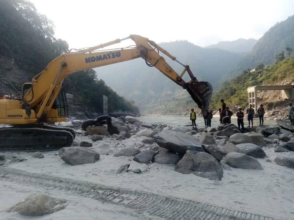 सुनकोसीकाे फोक्सिङटारमा बेलिब्रीज पुनः जडान कार्य सुरु