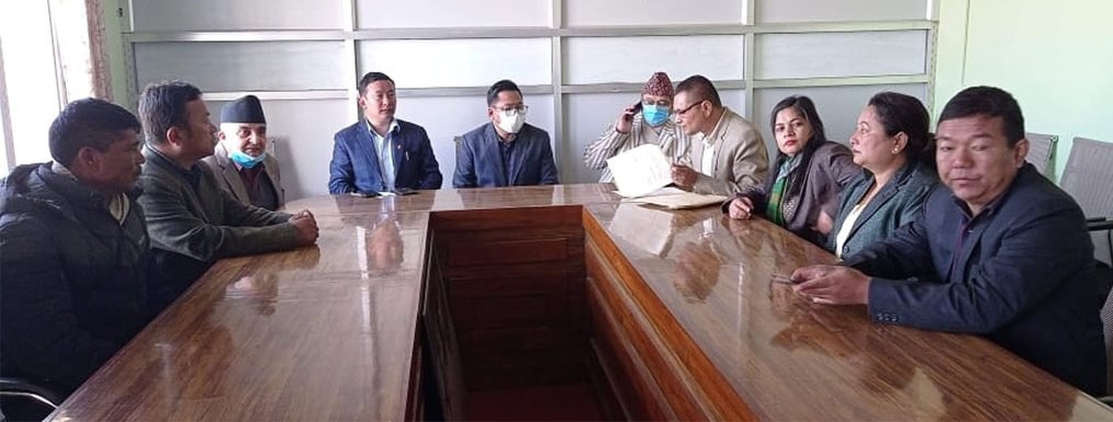 प्रदेश १ का तीन मन्त्रीले सामूहिक राजीनामा दिए