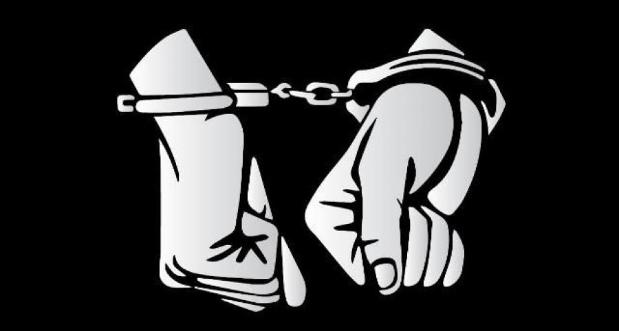 घुस रकमसहित एक जना महिला प्रहरी हवल्दार पक्राउ