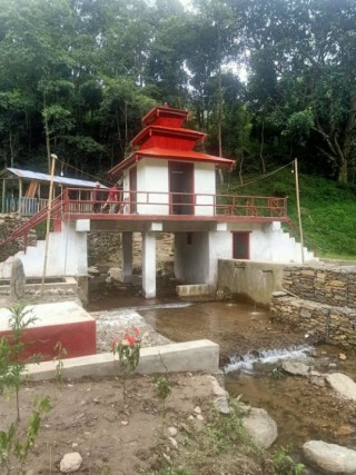 खोटेहाङकाे चिप्रिङ खोलामा श्यामगंगा मन्दिर