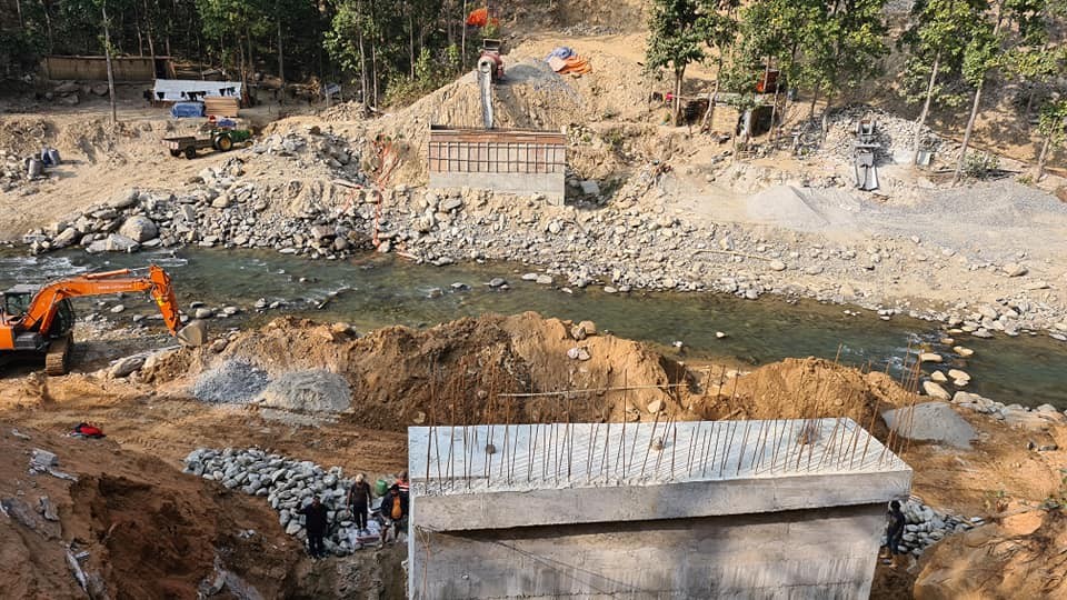 साप्सु खोला पुलको काम ३५ प्रतिशत सम्पन्न