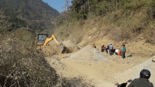 फोक्सिङटार–राजापानी सडकः उल्टियो ठेक्का तोड्ने निर्णय