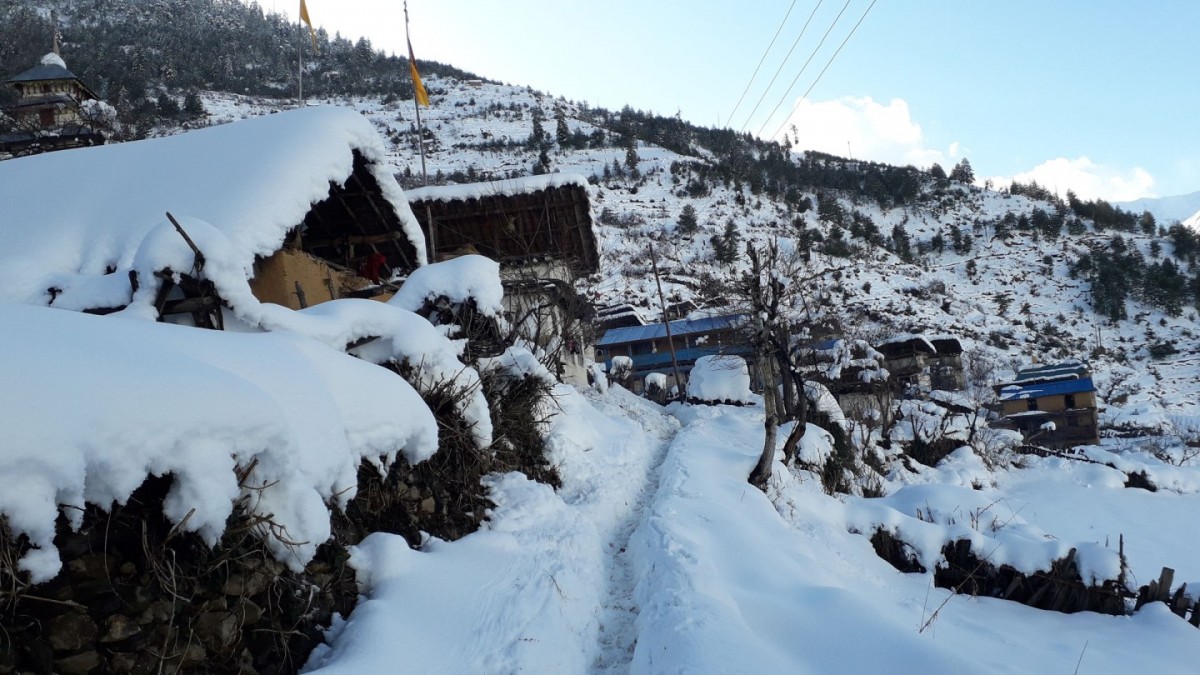 गोरखामा वर्षातसँगै भारी हिमपात