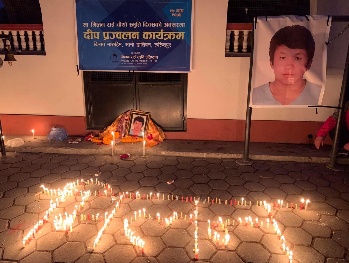 सडक दुर्घट्नामा ज्यान गुमाएका विद्यार्थी नेता ‘मिलन’को सम्झनामा दिप प्रज्वलन