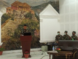 नेपाली सेनाले हिमालको फोहोर उठाउने