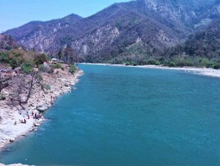 चार सन्तानसहित एक महिला कर्णालीमा हाम फालिन्