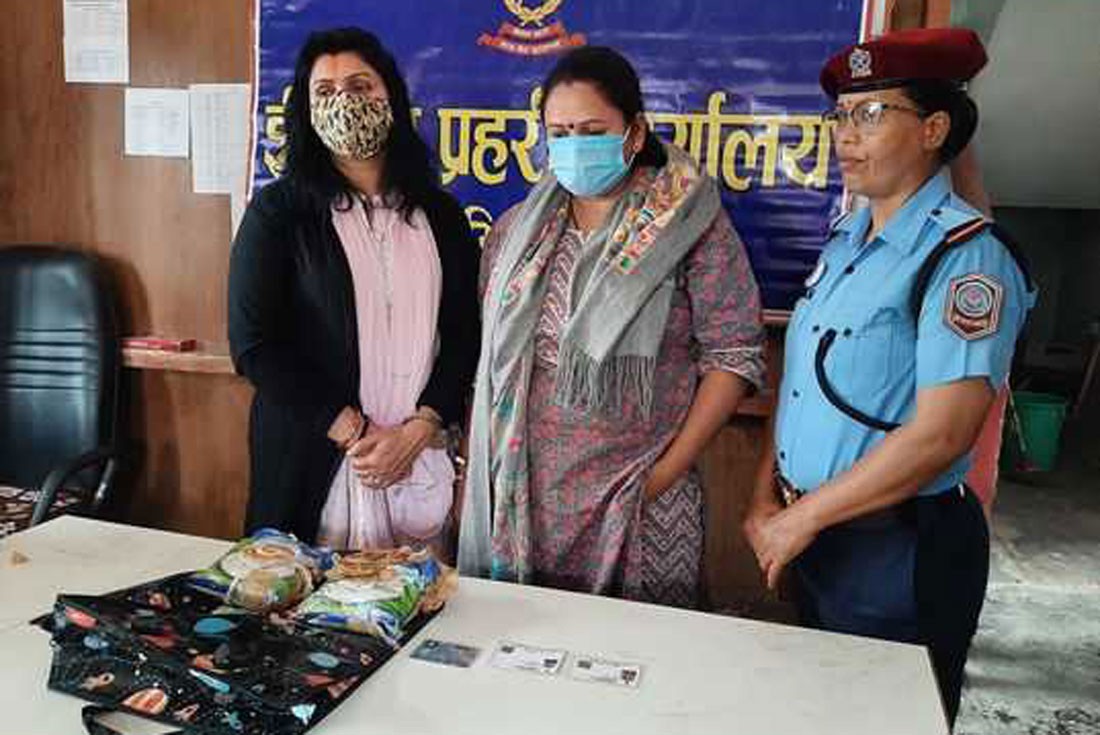 झापामा अवैध लागुऔषध अफिमसहित दुई भारतीय महिला पक्राउ