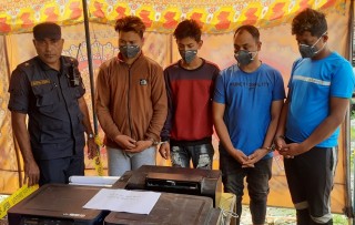 नक्कली नोट बनाउने मेसिनसहित चारजना पक्राउ