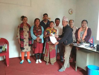 खोटाङ सावाकटहरेका अग्नी पिडित परिवारलाई राहत
