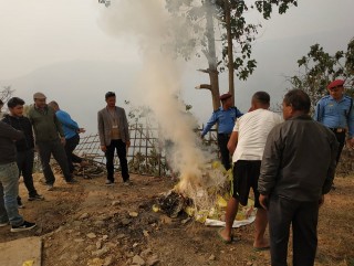खोटेहाङमा बजार अनुगमन, गुज्रेका उपभोग्य सामग्री जफत