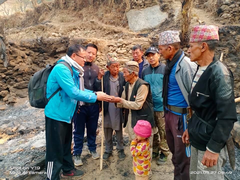 rahat for fire victims from khakalung & sapteswor photo_khotang1.jpg