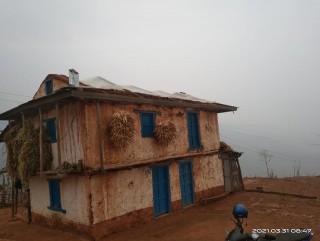 खोटाङमा हावाहुरीका कारण घर तथा विद्यालयमा क्षती