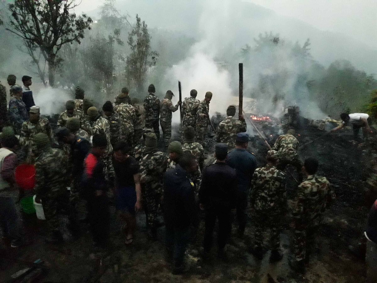 fire got ganesh furniture (chaita-31-2077) photo_daman2.jpg