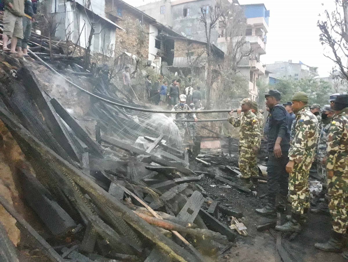 fire got ganesh furniture (chaita-31-2077) photo_daman3.jpg