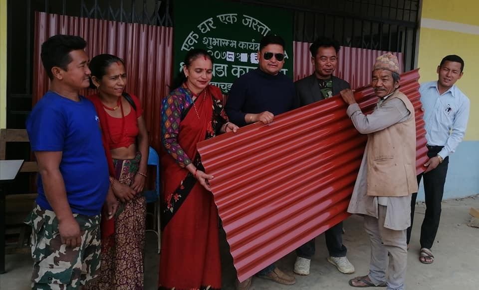 हलेसी मंगलटारमा खरको छानोमुक्त अभियान