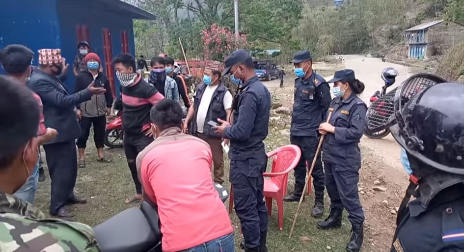 वडा कार्यालय सार्नेक्रममा स्थानीयको अवरोध