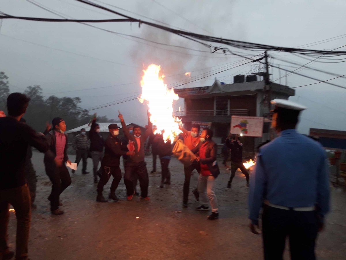 burnt putla dahan (president & primeminister) photo_daman1.jpg
