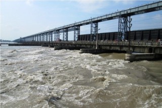 कोशीमा पानीको बहाव बढ्दै, सप्तरीका ५ सय घर डुबानमा