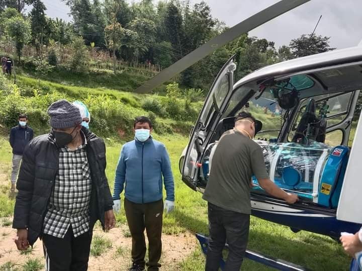 २ लाख ३० हजारमा हेलीकोप्टर चार्टर गरि संक्रमितलाई अस्पताल पुर्‍याइयो