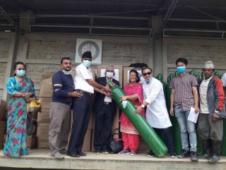 कांग्रेस नेताको पहलमा भित्रियो करोडौंको स्वास्थ्य सामग्री