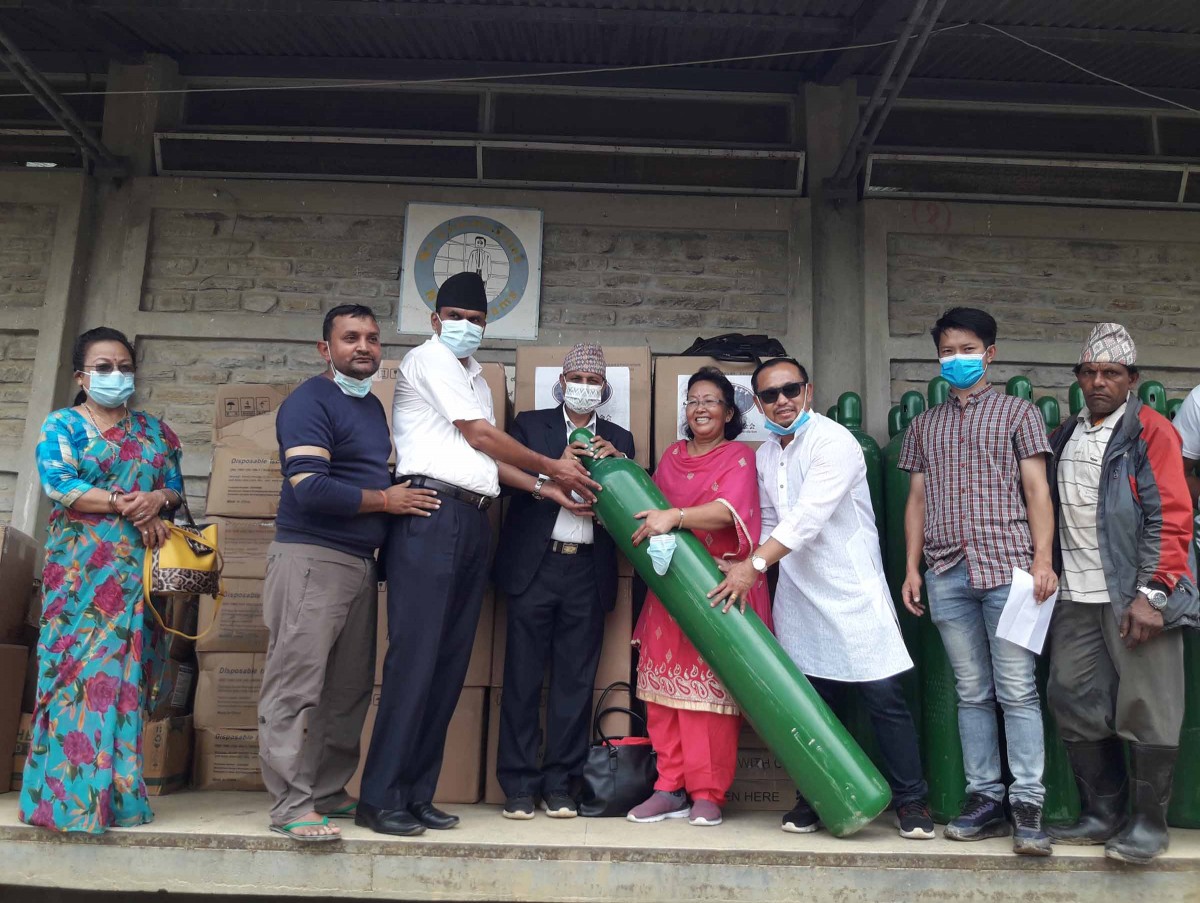 कांग्रेस नेताको पहलमा भित्रियो करोडौंको स्वास्थ्य सामग्री