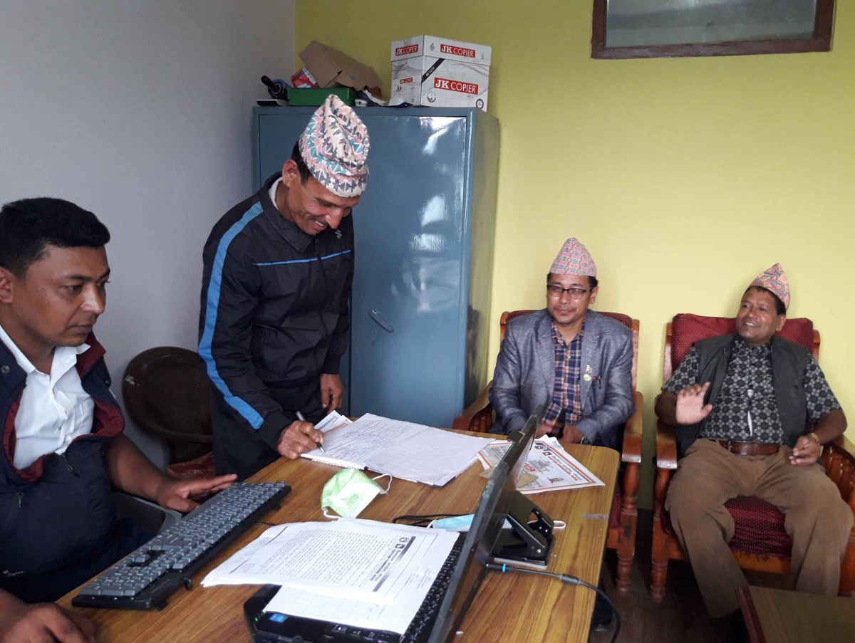 खोटाङमा जिसस प्रमुख सहित ११ जनप्रतिनिधिले गरे नेकपा (एकीकृत समाजवादी)मा सनाखत