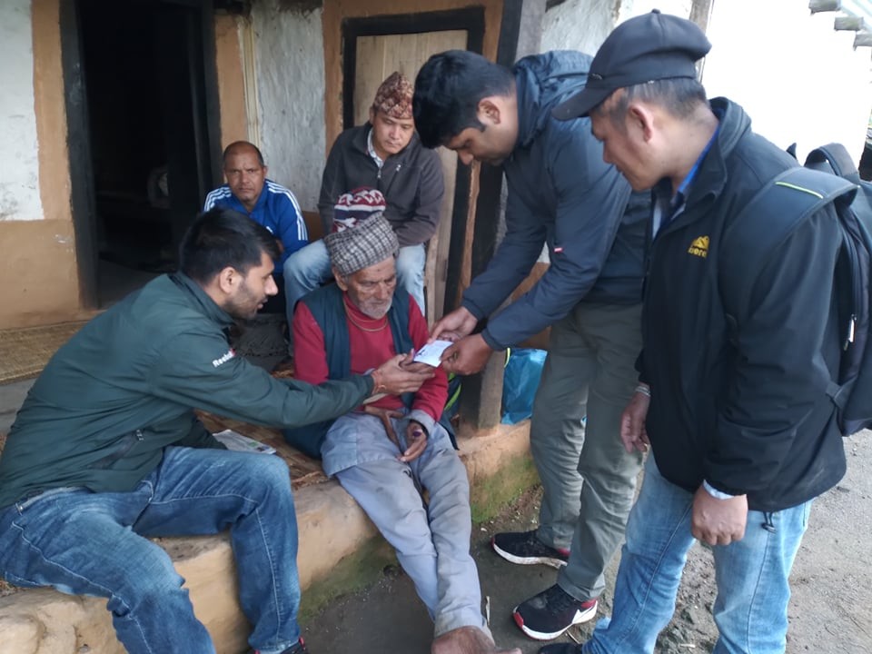 साकेलामा अशक्तलाई घरमै नागरिकता वितरण