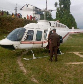 अधिक रक्तश्रावका कारण सिकिस्त बनेकी गर्भवतीको हेलीकोप्टरबाट उद्धार