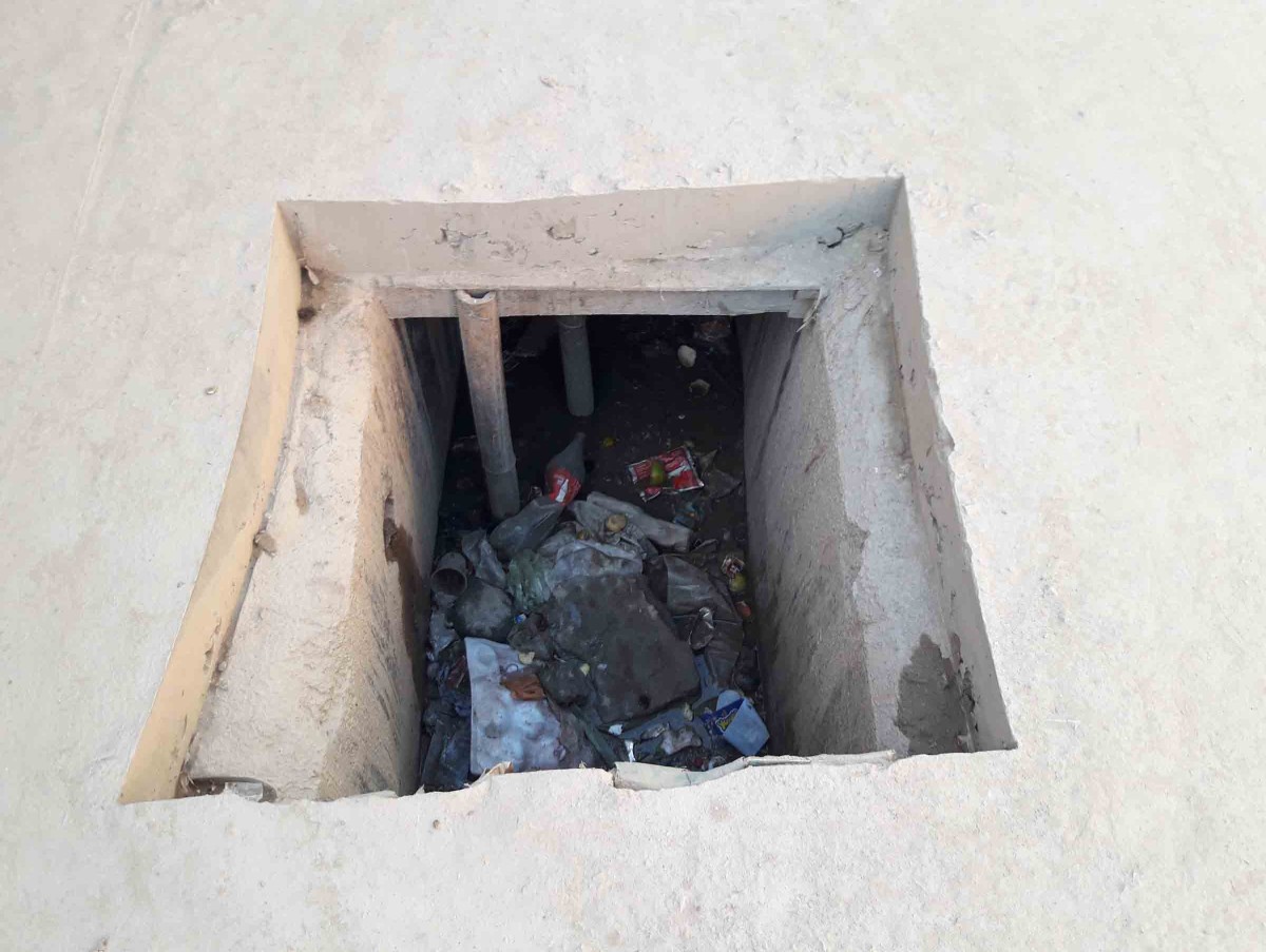 no cover for drain hole photo_khotang1.jpg