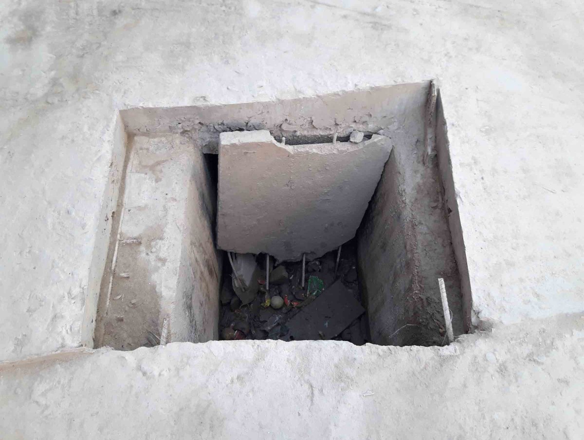 no cover for drain hole photo_khotang2.jpg